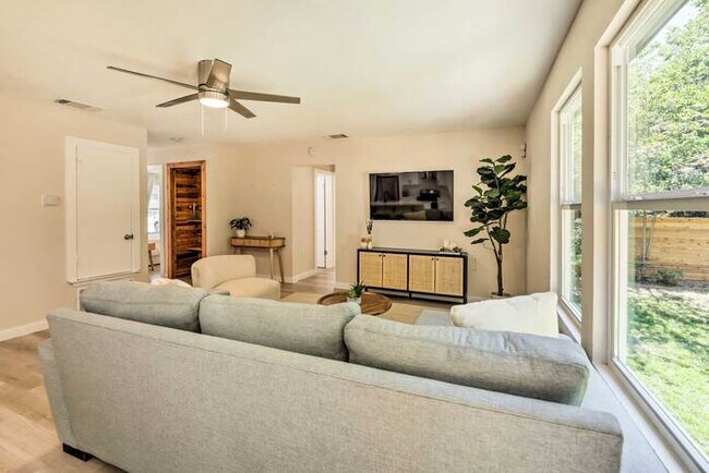 Building Photo - 6204 Wagon Bend