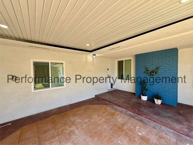 Building Photo - Gorgeous 3 Bed/3 Bath E Bakersfield Home w/ RBP & $0 Deposit Option