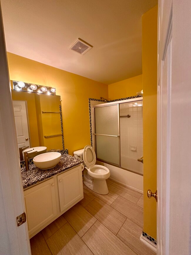 Building Photo - 22702 Lamoreaux Landing Square