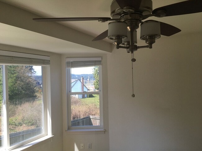 Building Photo - ***PENDING APPLICATION*** 2 Story Pet Friendly Contemporary 3 Bed Home w/ Views, Yard Service Inc...