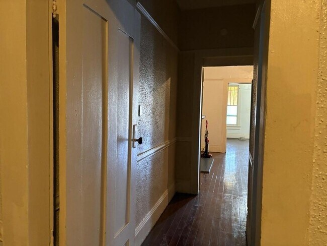 Building Photo - 823 Olga St