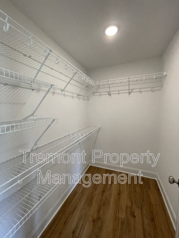 Building Photo - 1310 E 36th St