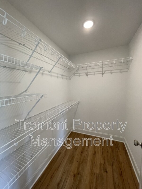 Building Photo - 1409 E 50th St