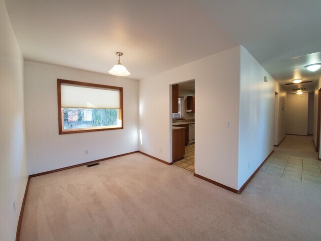 Building Photo - 810 S Dawes St