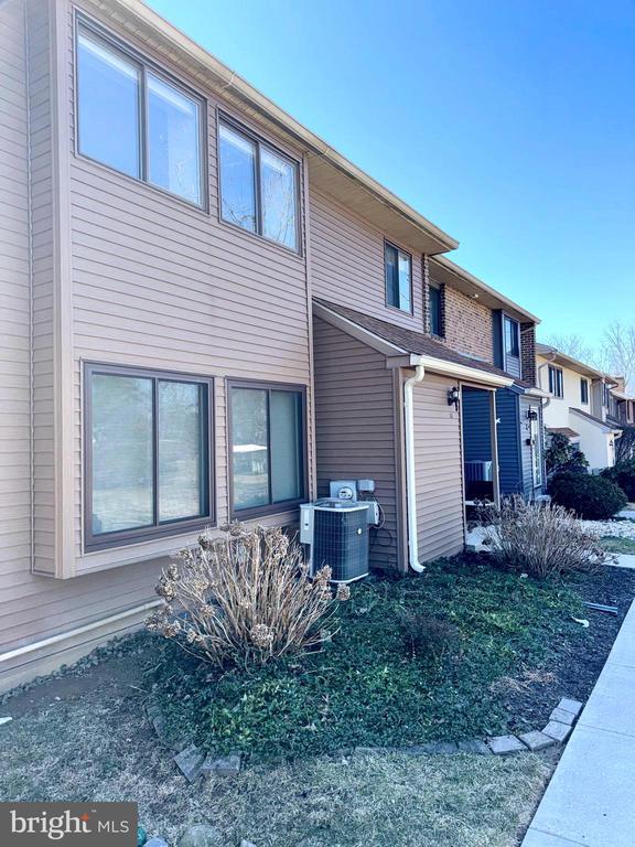 Building Photo - 22 Fitzwatertown Rd