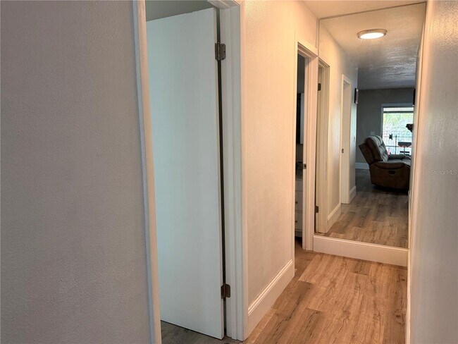 Building Photo - 106 W Cedarwood Cir