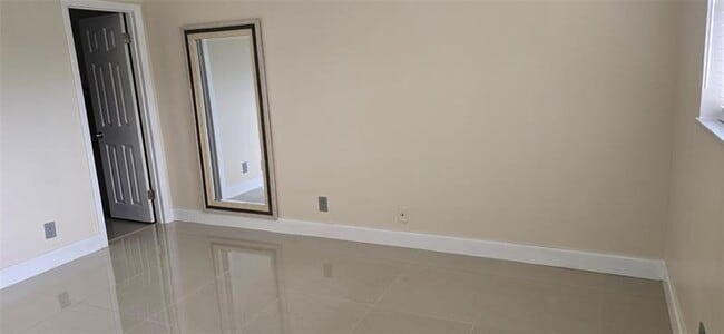 Building Photo - 8000 S Colony Cir