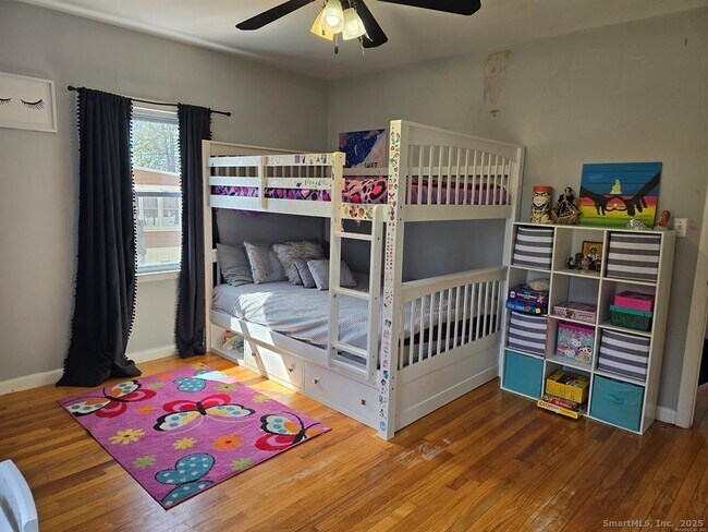 Building Photo - 856 Shagbark Dr