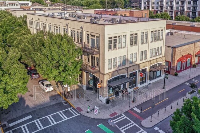 Building Photo - 925 Garrett St