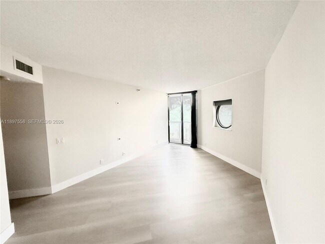 Building Photo - 3610 Yacht Club Dr