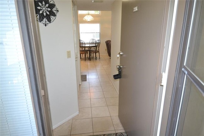 Building Photo - 336 Woodlake Wynde