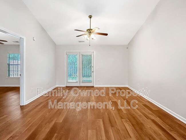 Building Photo - 112 Stewart Pl