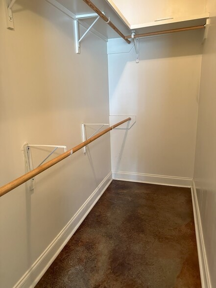 Building Photo - 111 Village Square Dr