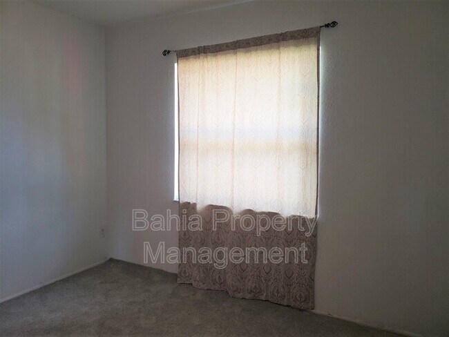 Building Photo - 4654 Alhama St