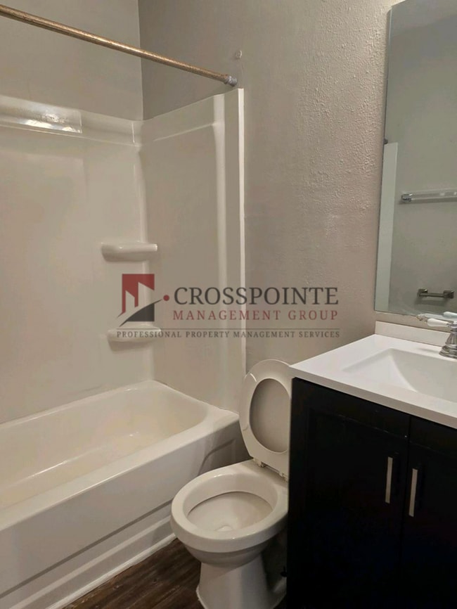 Building Photo - Available! 2 Bedroom 1 Bath Townhome in White Oak!