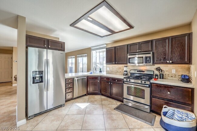 Building Photo - 1918 Pintura Cir