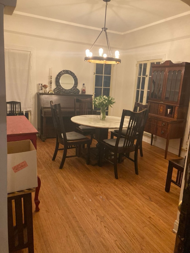 Building Photo - 1549 Rendall Pl