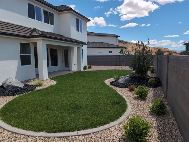 Building Photo - 5 Bedroom, 4 Bathroom Home in Washington!