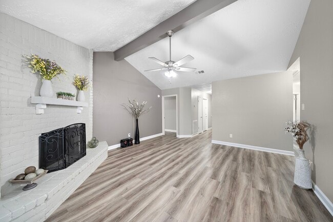Building Photo - 4526 Sloangate Dr