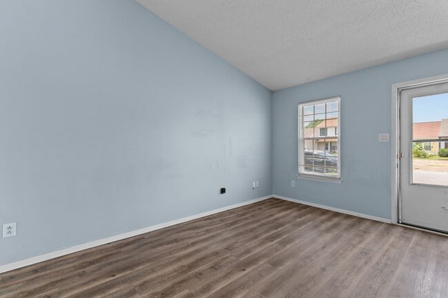 Building Photo - Virginia Beach End-Unit Townhome