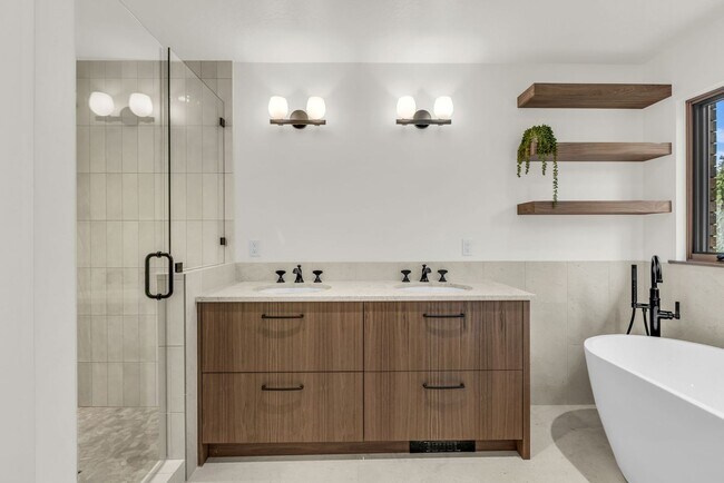 Building Photo - Pinebrook Luxury Remodeled Home