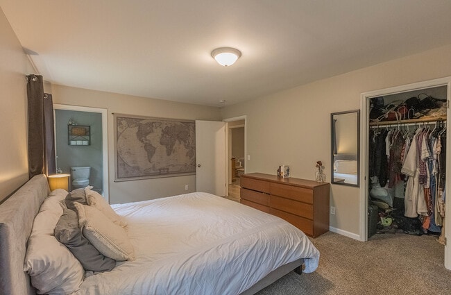 Building Photo - 210 Elliott Ct