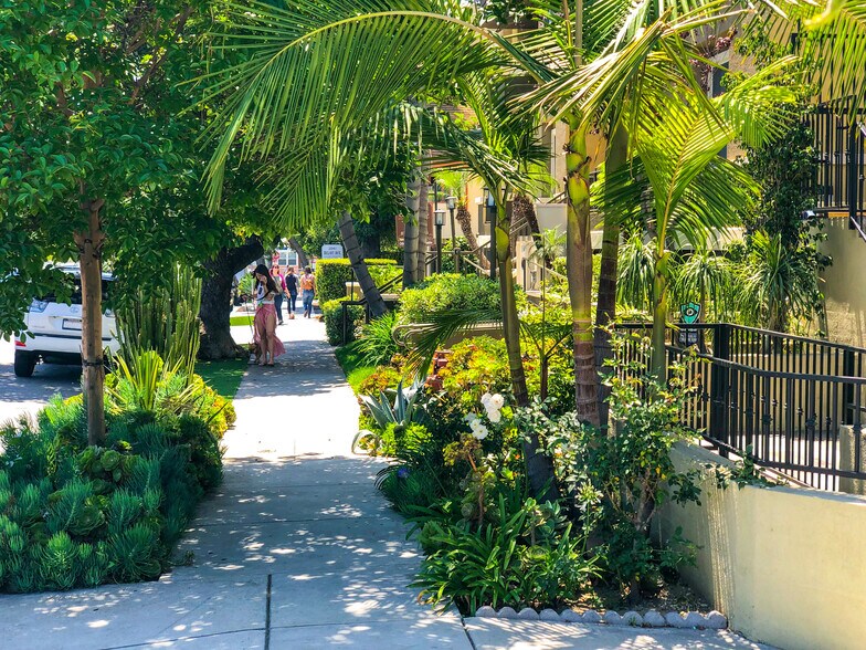 Building Photo - 2027 Beloit Ave