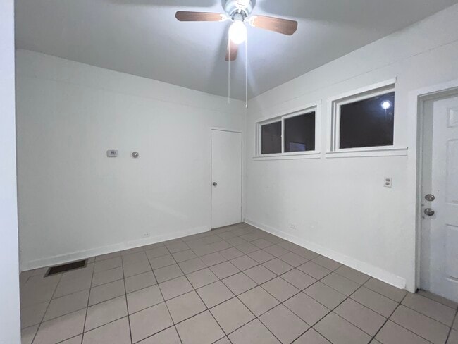 Building Photo - 8919 S Muskegon Ave