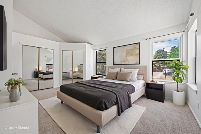 Building Photo - Beautiful 2 Bed, 2 Bath Townhome | Vaulted Ceilings, Private Courtyard & Fireplace