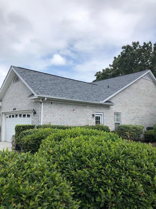 High ceilings and deep floorplan - 2067 Ayershire Ln