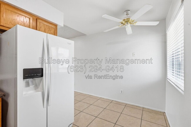 Building Photo - 2245 W Glenrosa Ave