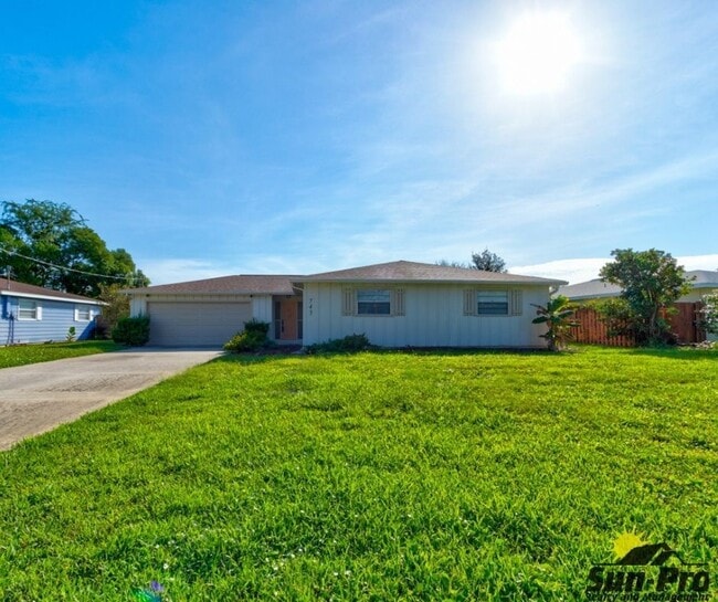 Building Photo - 743 Knollview Blvd