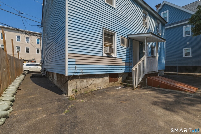 Building Photo - 45 Columbia St