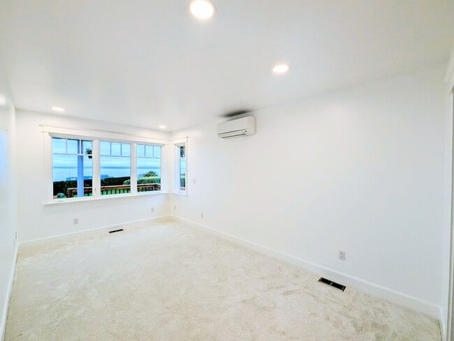 Building Photo - 4Bd/2.75Ba Mukilteo House