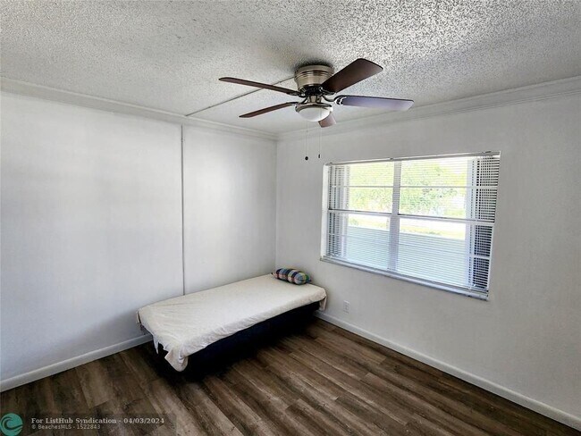 Building Photo - 1638 Embassy Dr