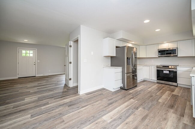 Building Photo - GEORGETOWN Duplex - SW Columbia – 3 Bed, 3...