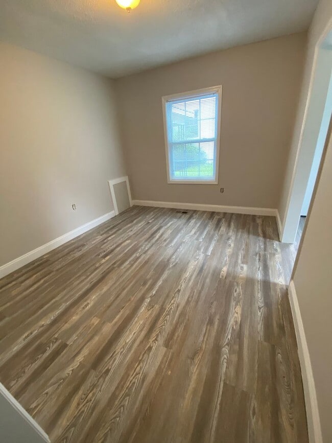 Building Photo - Charming 3 bedroom home in the heart of do...