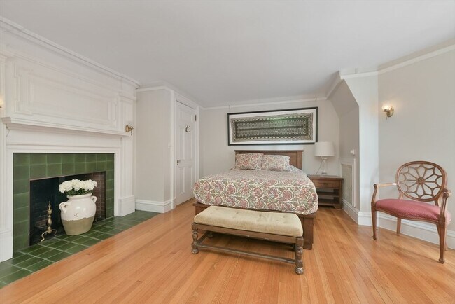 Building Photo - 334 Beacon St