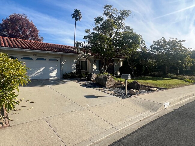 Building Photo - Beautiful Home in Camarillo