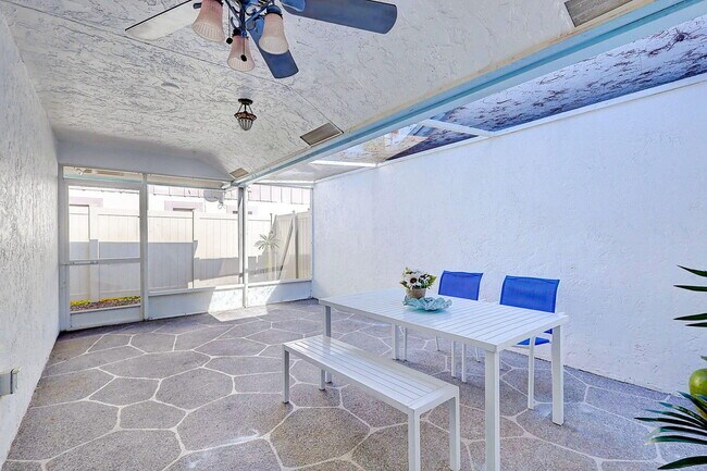 Building Photo - 1176 Staghorn St