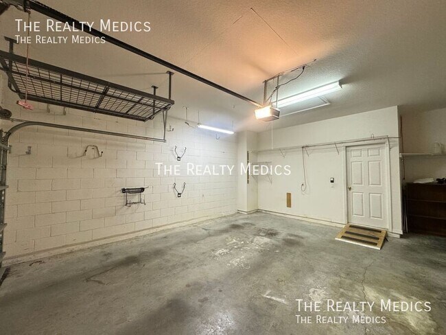 Building Photo - 202 Nova Ave