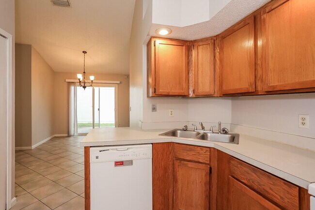 Building Photo - 2513 Townsquare Dr