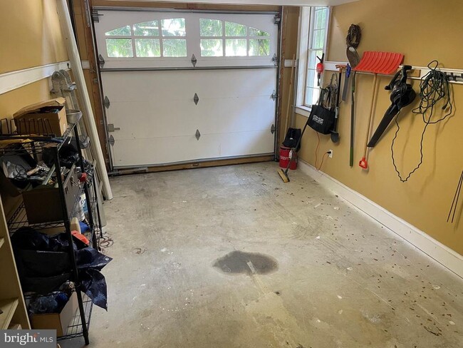 Building Photo - 19 Sunset Dr