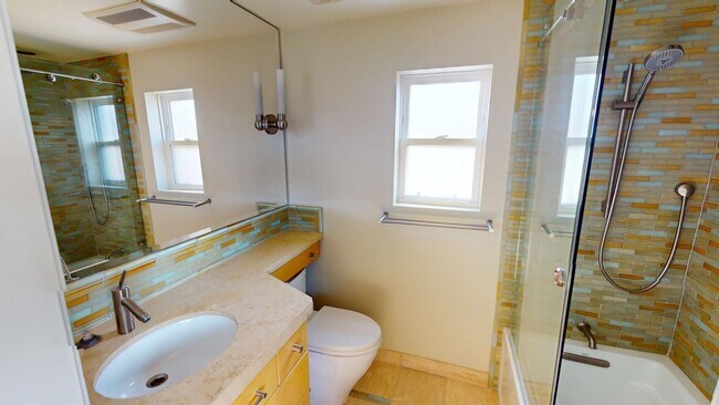 Building Photo - Beautifully Updated Spacious 3 Bed 3 Bath Home in Coronado Cays Available for Lease!