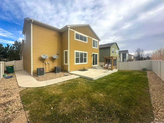 Building Photo - The price can't be beat!