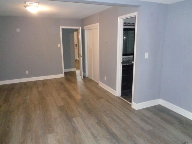 Building Photo - 3402 Lehigh Dr