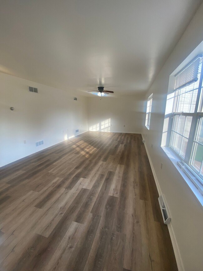Building Photo - 847 Mohn St