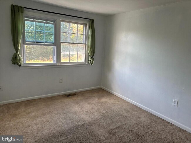 Building Photo - 1628 Fort Fisher Ct