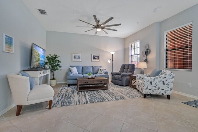 Building Photo - AVAILABLE April - 2/2.5 Townhome with 1 Car garage in Paseo!