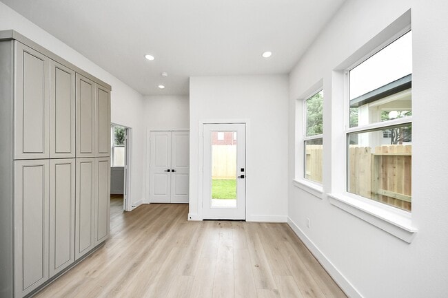 Building Photo - 4338 Avron Dr